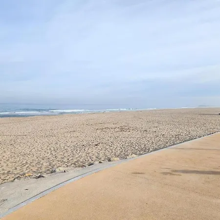 Acolhedora Casa De T2 Com Espaço Exterior Casa de Férias *