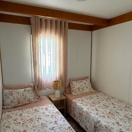 Acolhedora Casa De T2 Com Espaço Exterior