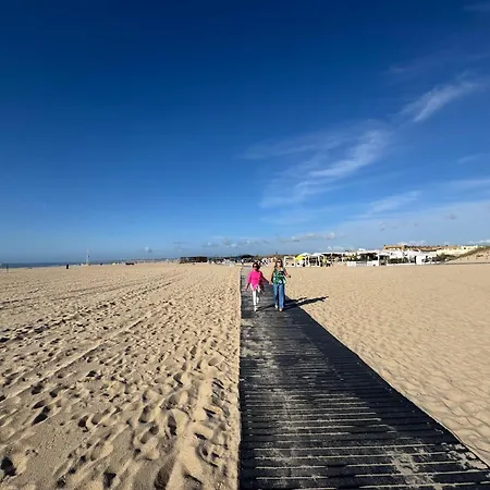 Acolhedora Casa De T2 Com Espaço Exterior Esmoriz