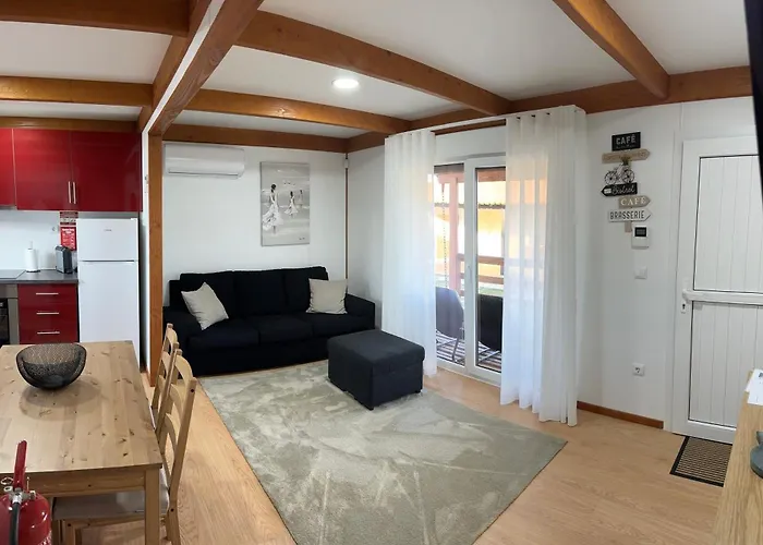 Nyaraló Acolhedora Casa De Ferias T2 Com Espaco Exterior *