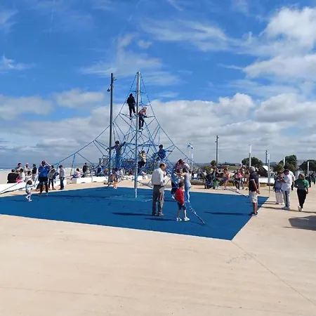 Feriehus Acolhedora Casa De Ferias T2 Com Espaco Exterior *