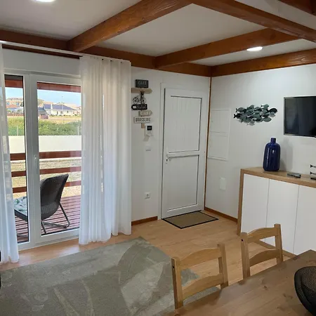 Feriehus Acolhedora Casa De Ferias T2 Com Espaco Exterior Esmoriz