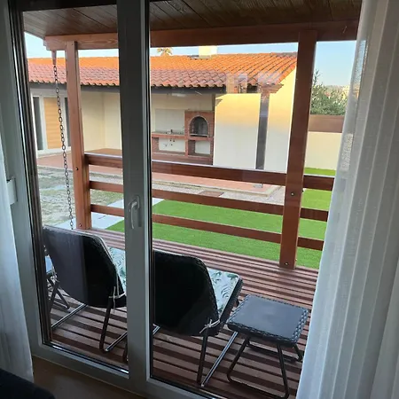 Acolhedora Casa De Ferias T2 Com Espaco Exterior