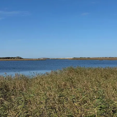 Feriehus Acolhedora Casa De Ferias T2 Com Espaco Exterior *