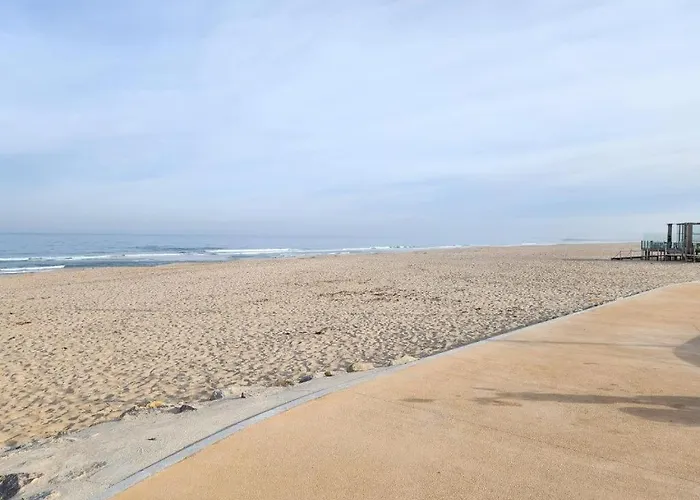 Acolhedora Casa De T2 Com Espaço Exterior Casa de Férias *